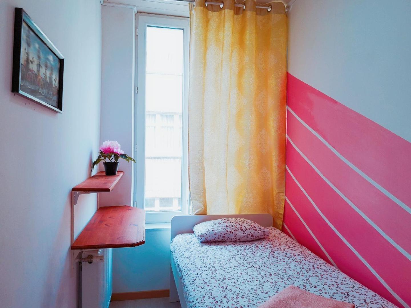 A Private Room For Backpacker Share Bathroom 布鲁塞尔 外观 照片
