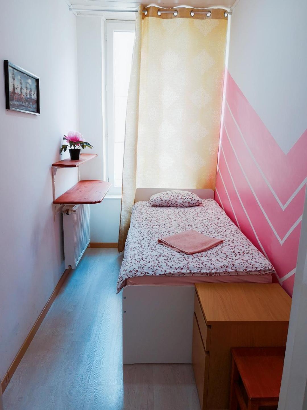 A Private Room For Backpacker Share Bathroom 布鲁塞尔 外观 照片