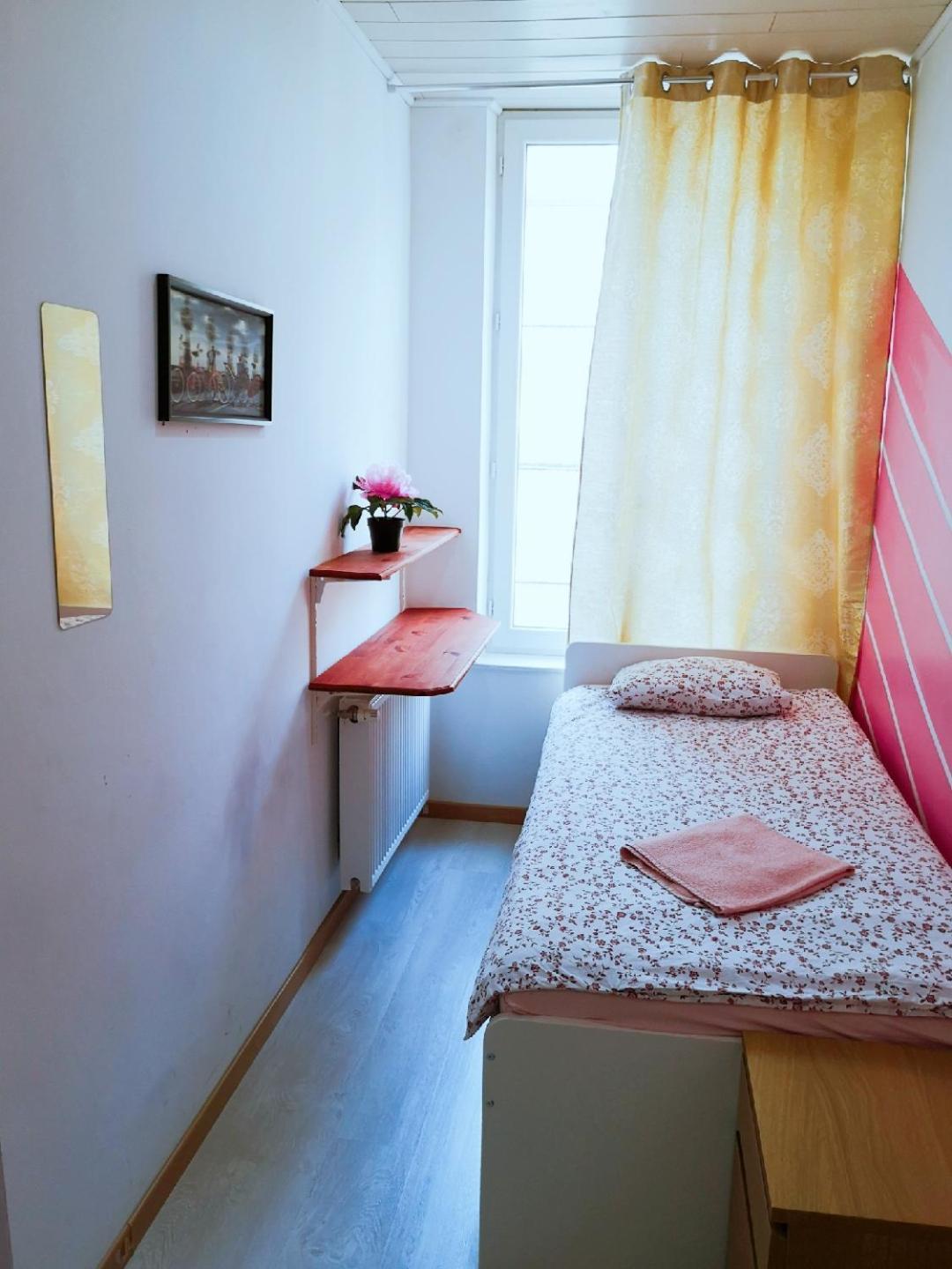 A Private Room For Backpacker Share Bathroom 布鲁塞尔 外观 照片